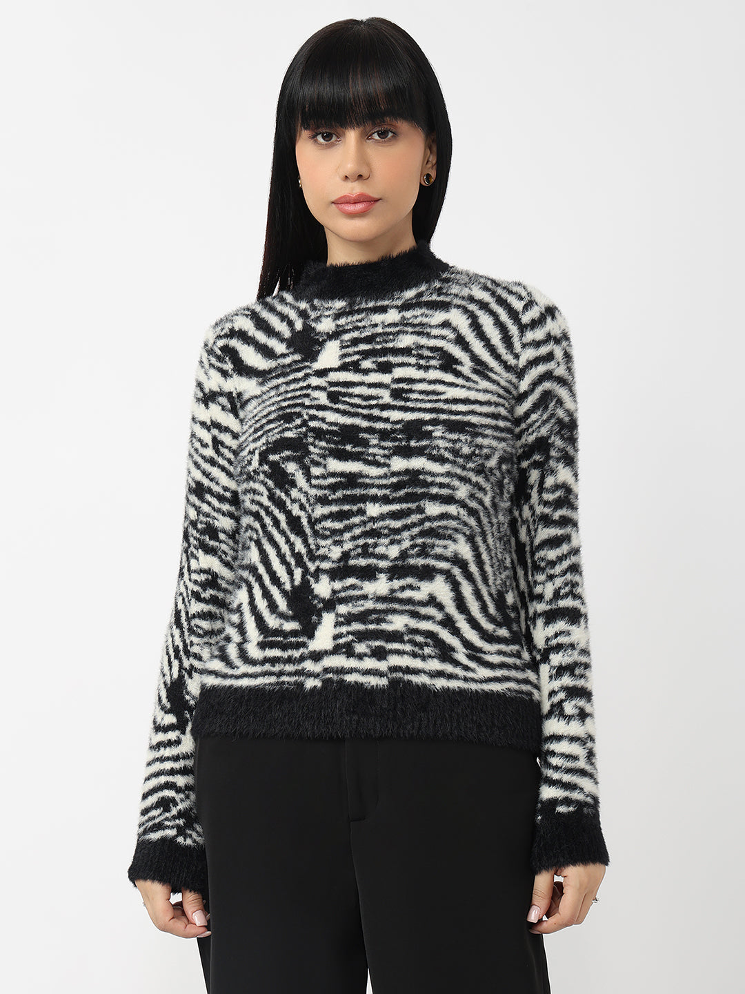 Women Black/Off White Slim Fit Sweater