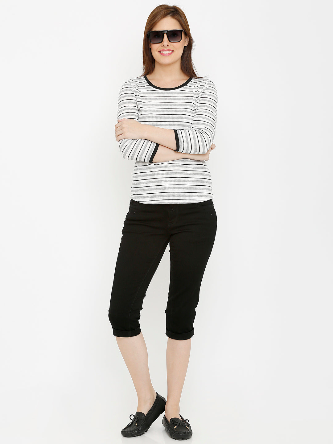 Women Black Mid-Rise Slim Capri