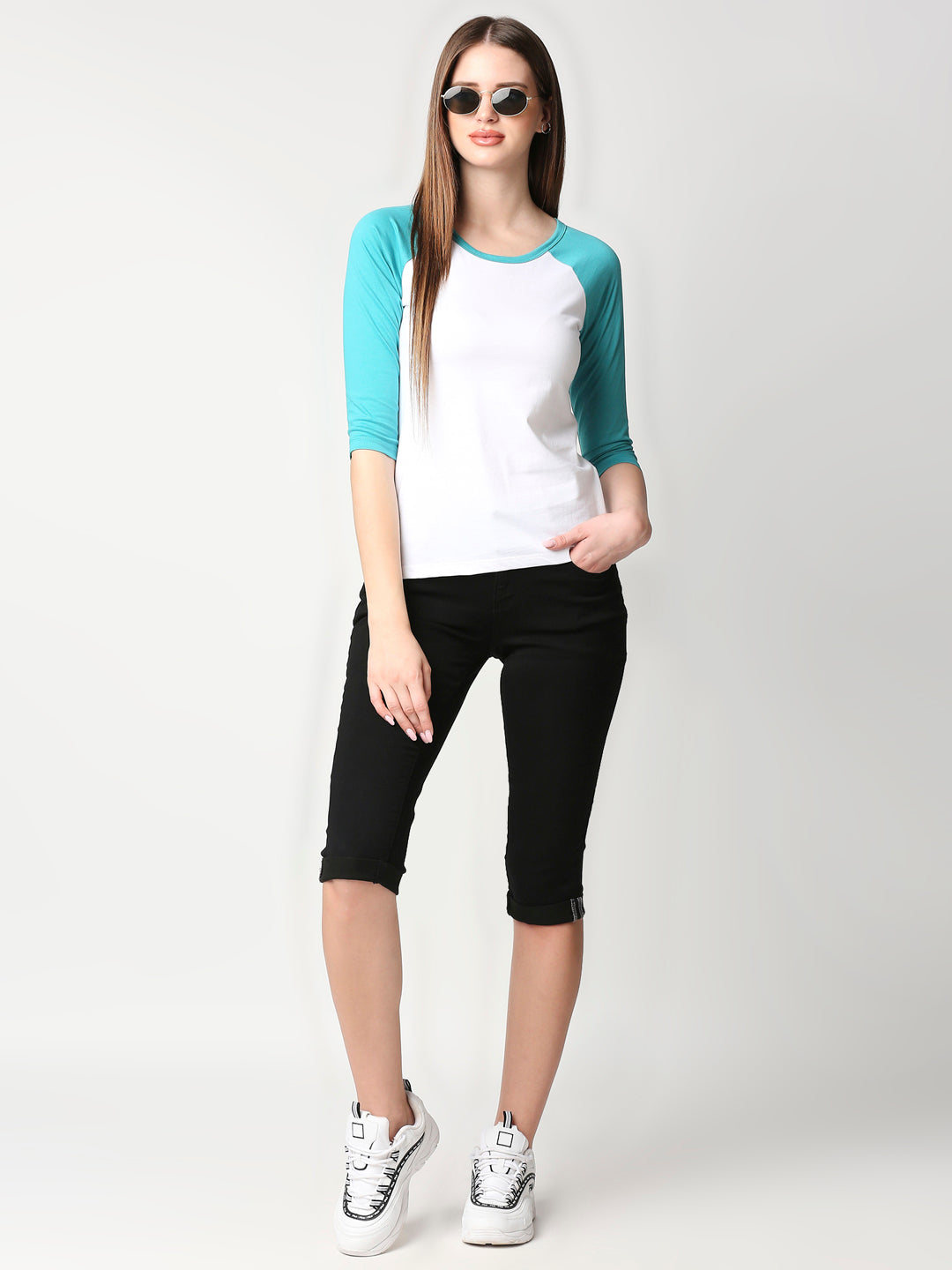 Women Black Mid-Rise Slim Capri