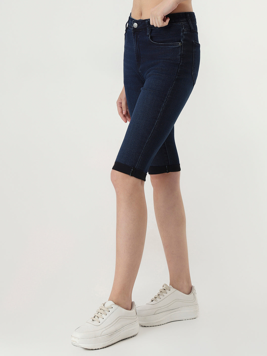 Women Mid-Rise Slim Fit Capri