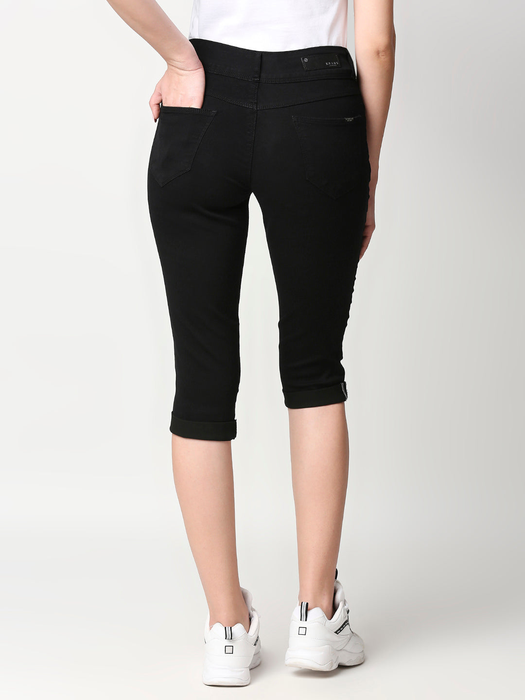 Women Black Mid-Rise Slim Capri