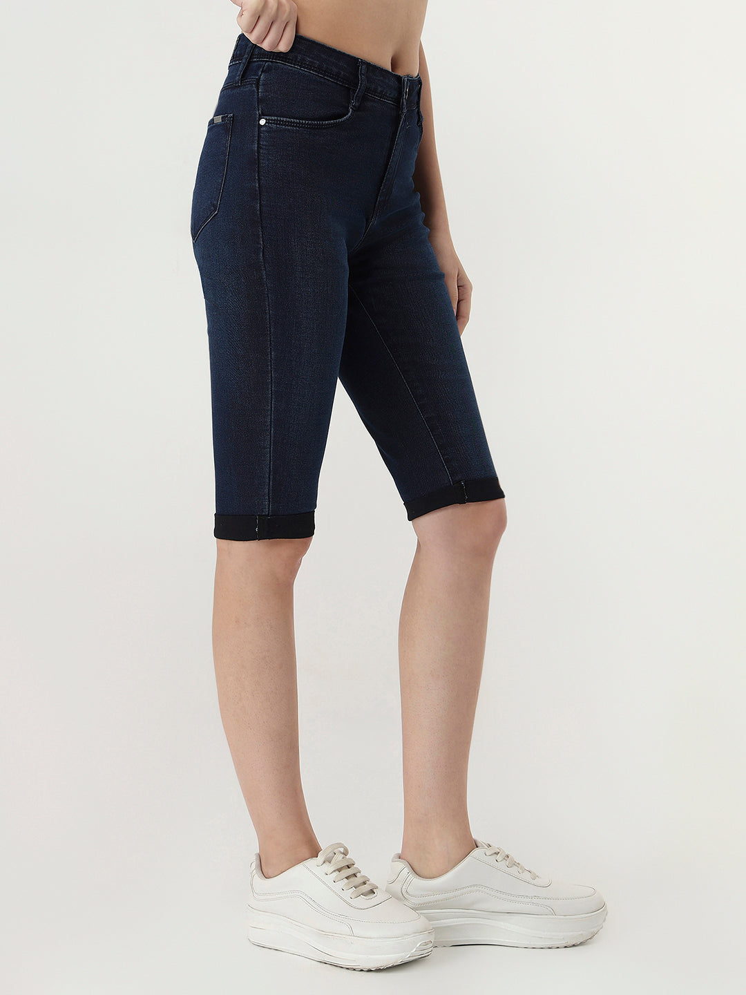Women Mid-Rise Slim Fit Capri