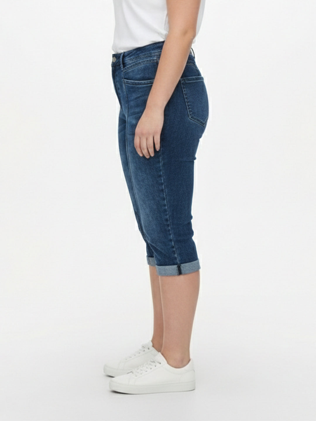 Women Mid-Rise Slim Fit Capri