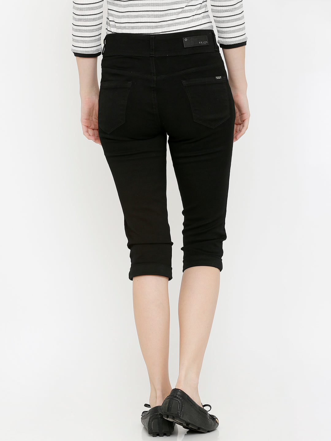 Women Black Mid-Rise Slim Capri