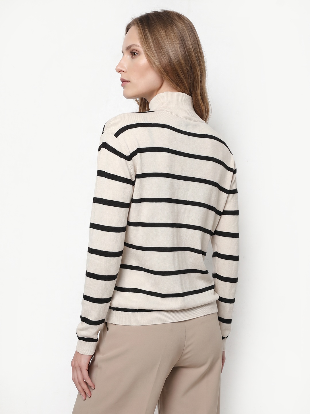 Women Ivory/Black Flat Knit