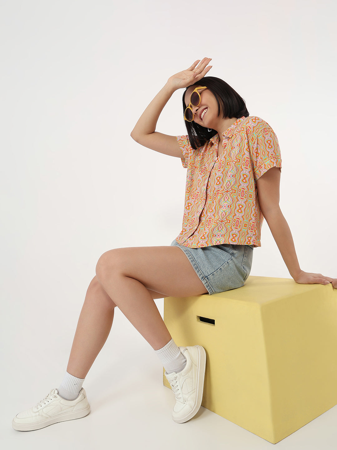 Women Kaleidoscope Print Slim Crop Shirt
