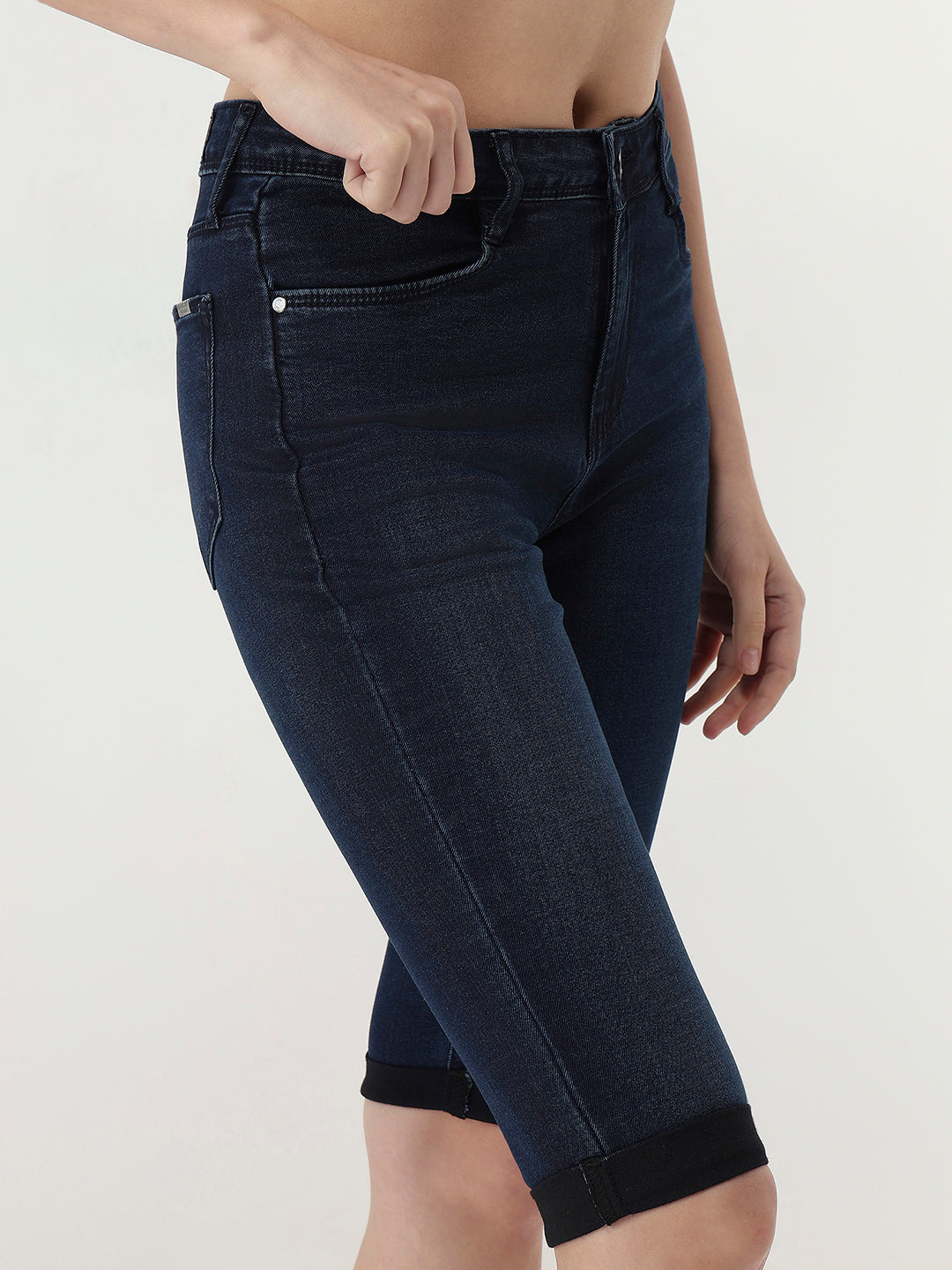 Women Mid-Rise Slim Fit Capri
