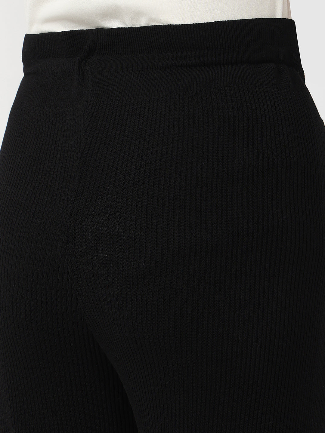 Women Black Mid-Rise Loose Straight Fit Trouser