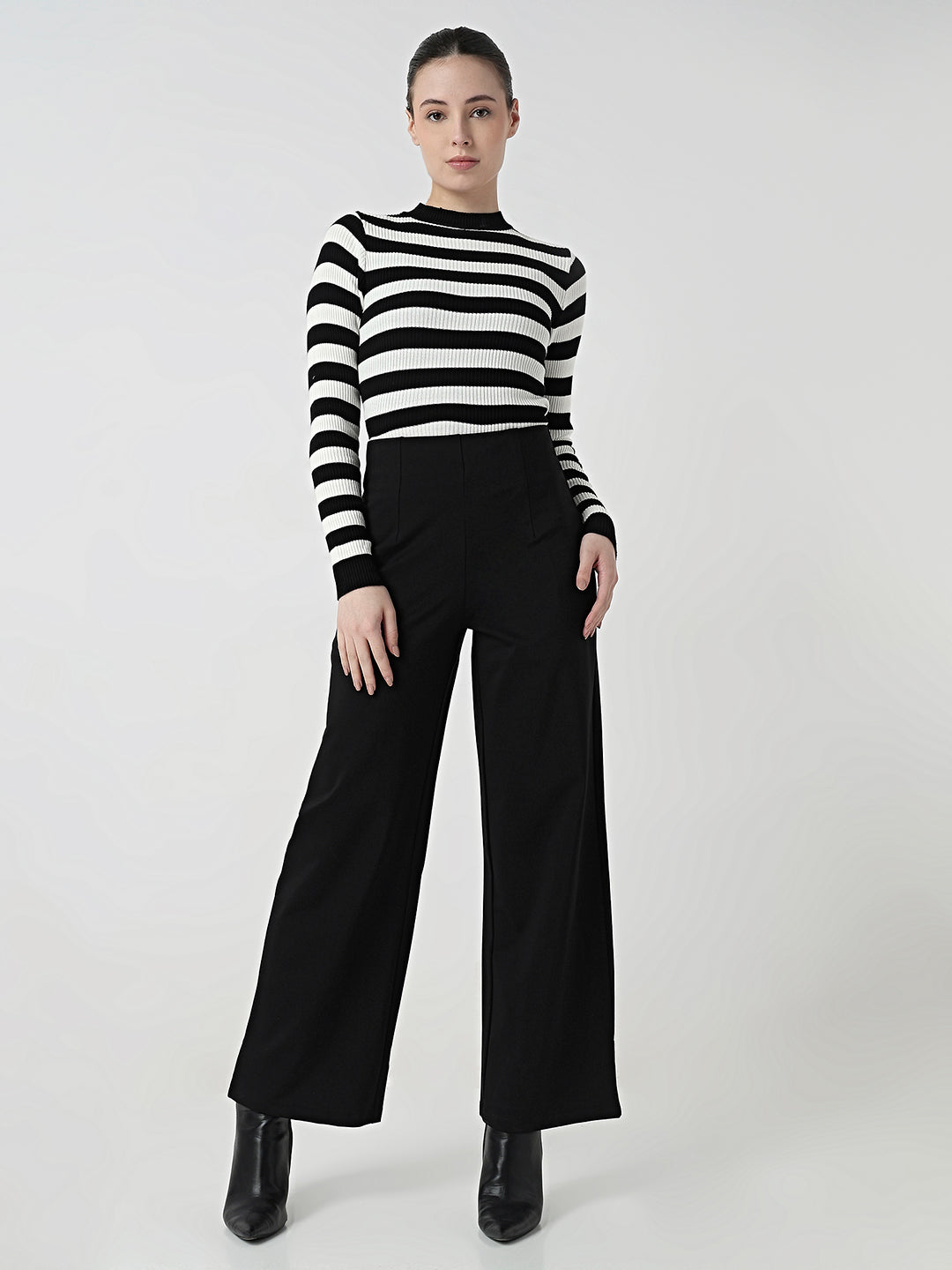 Women Black/Ivory Slim Fit Flat Knit