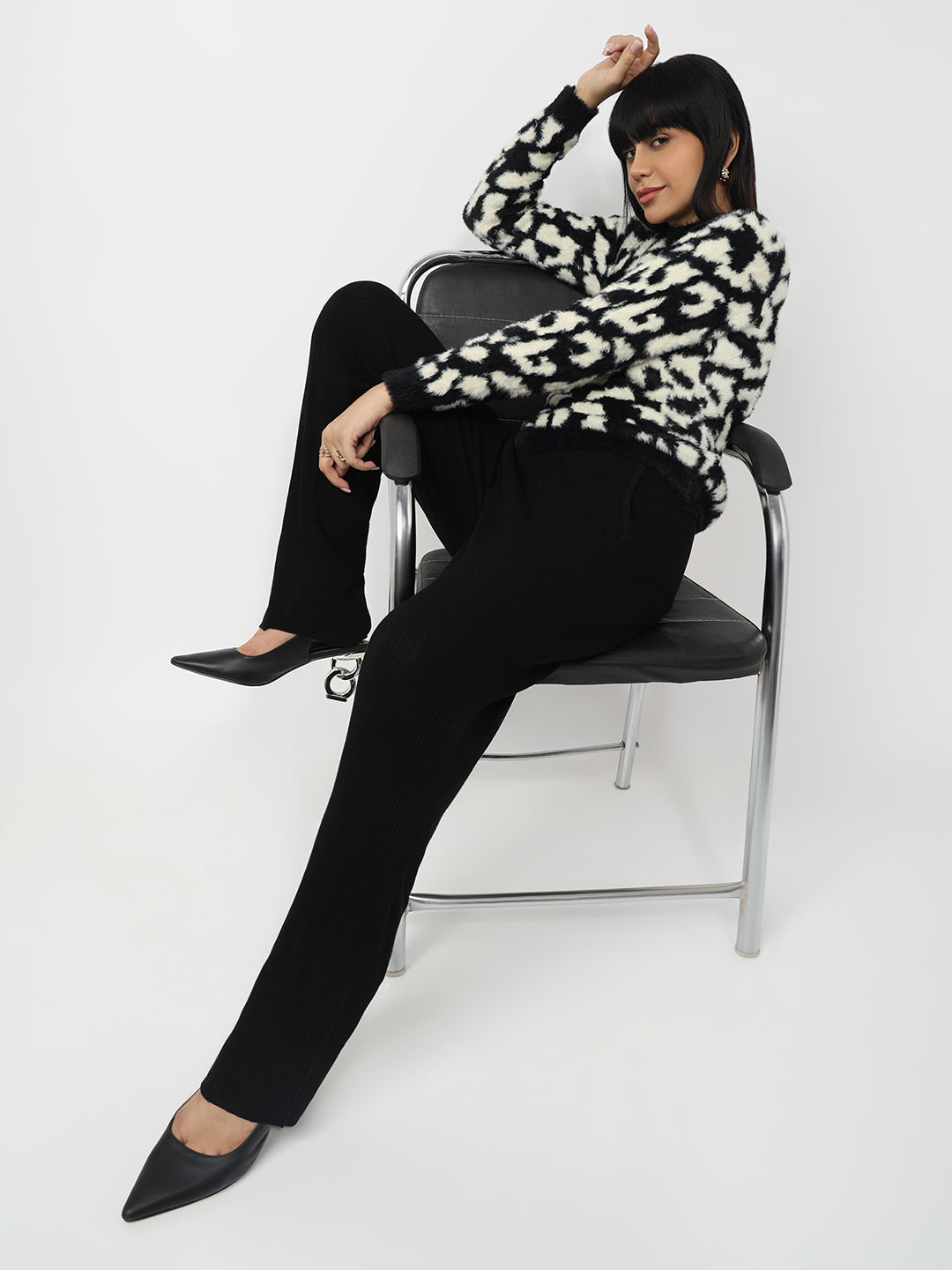 Women Black Mid-Rise Loose Straight Fit Trouser