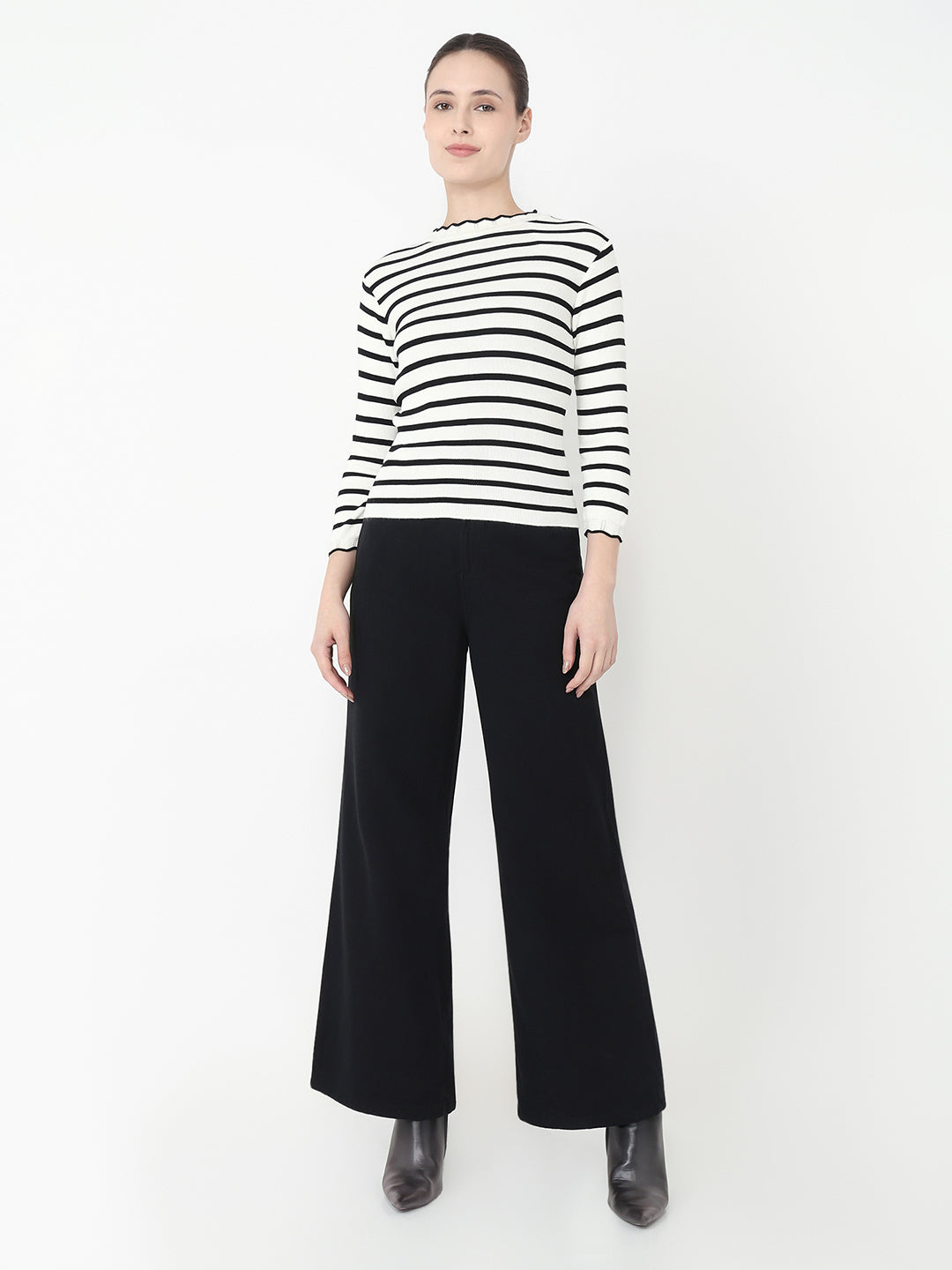 Women Black/White Slim Fit Flat Knit