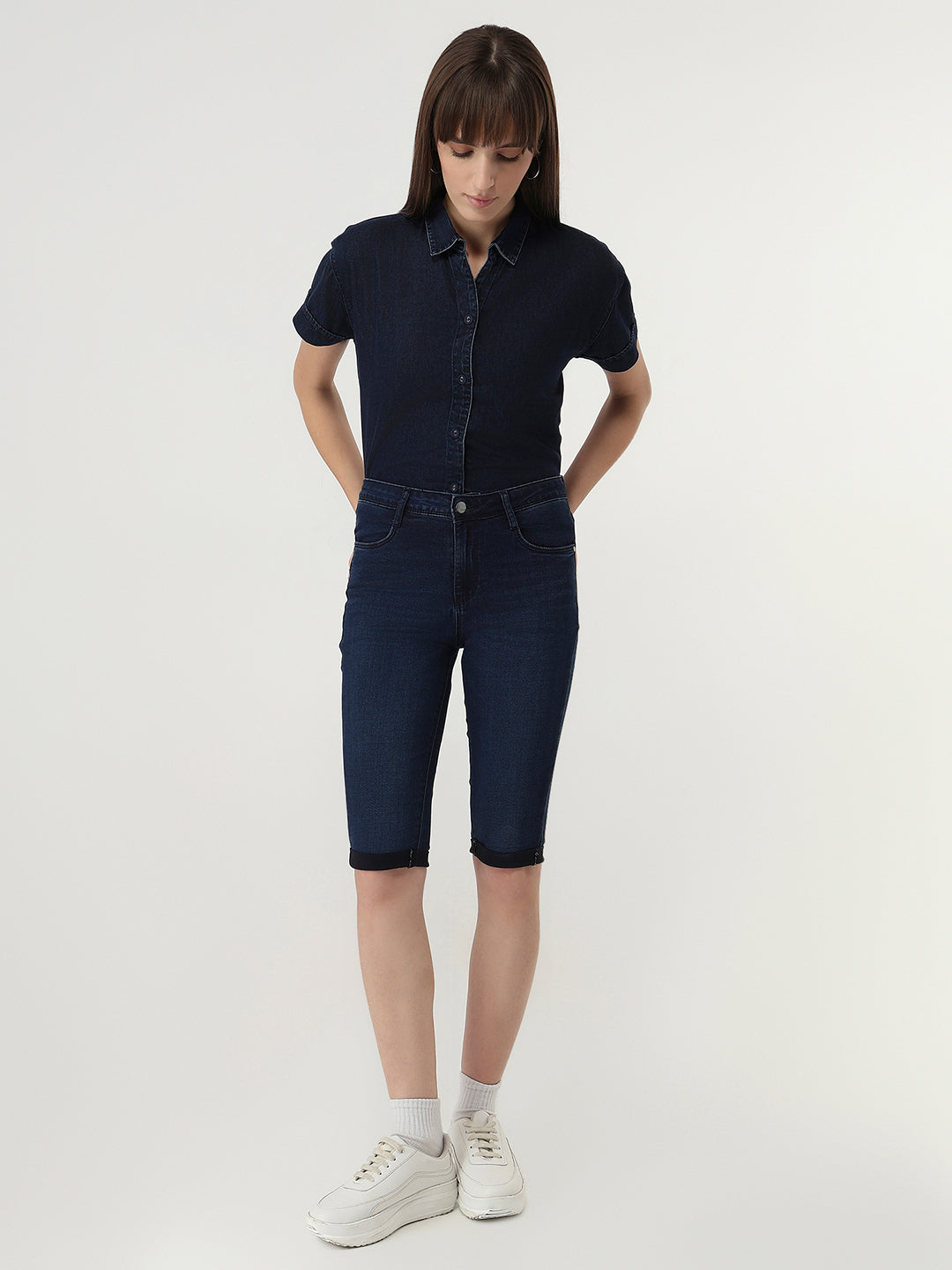 Women Mid-Rise Slim Fit Capri