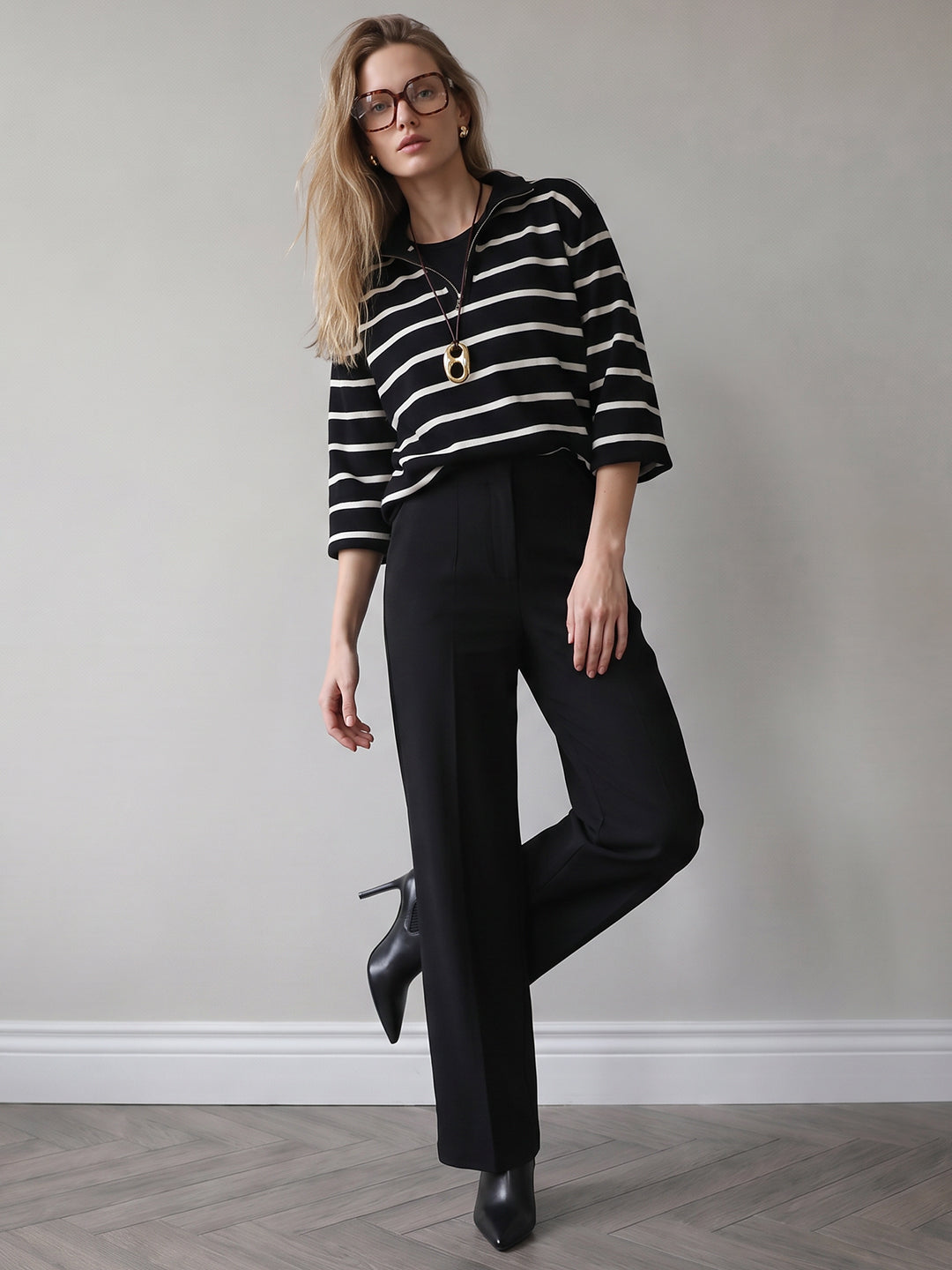 Women Black/Ivory Flat Knit