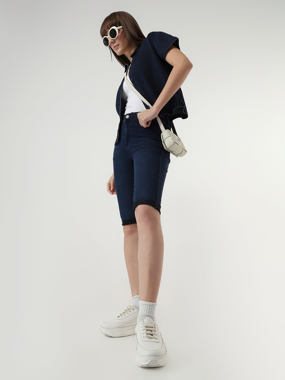 Women Mid-Rise Slim Fit Capri