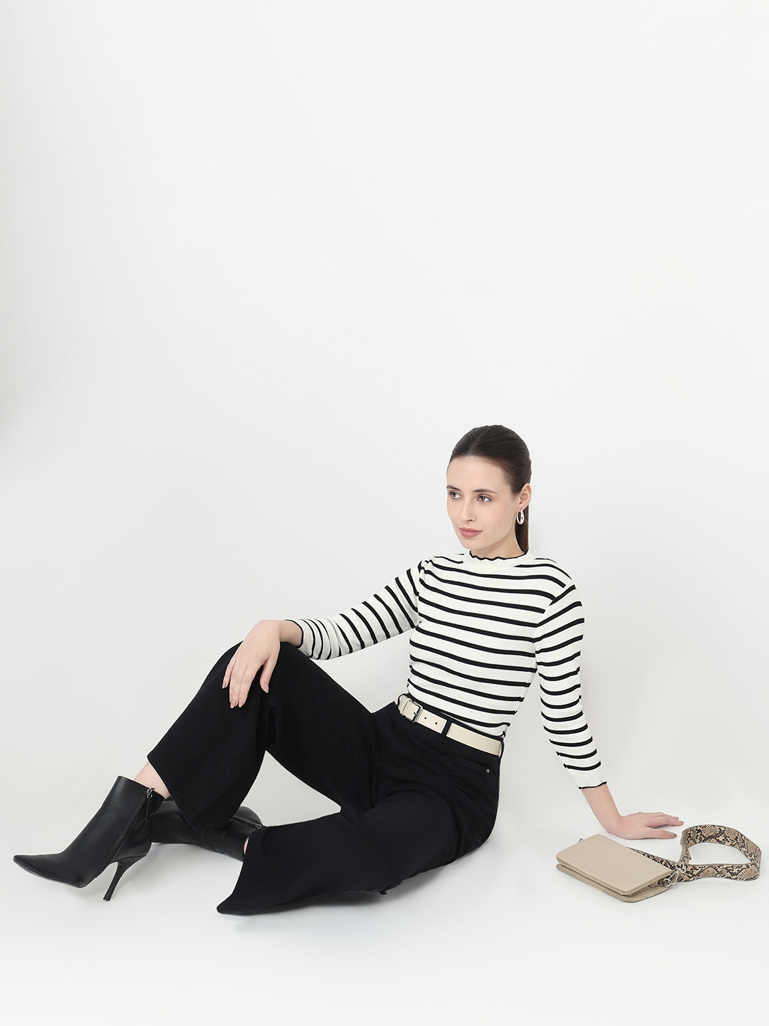 Women Black/White Slim Fit Flat Knit