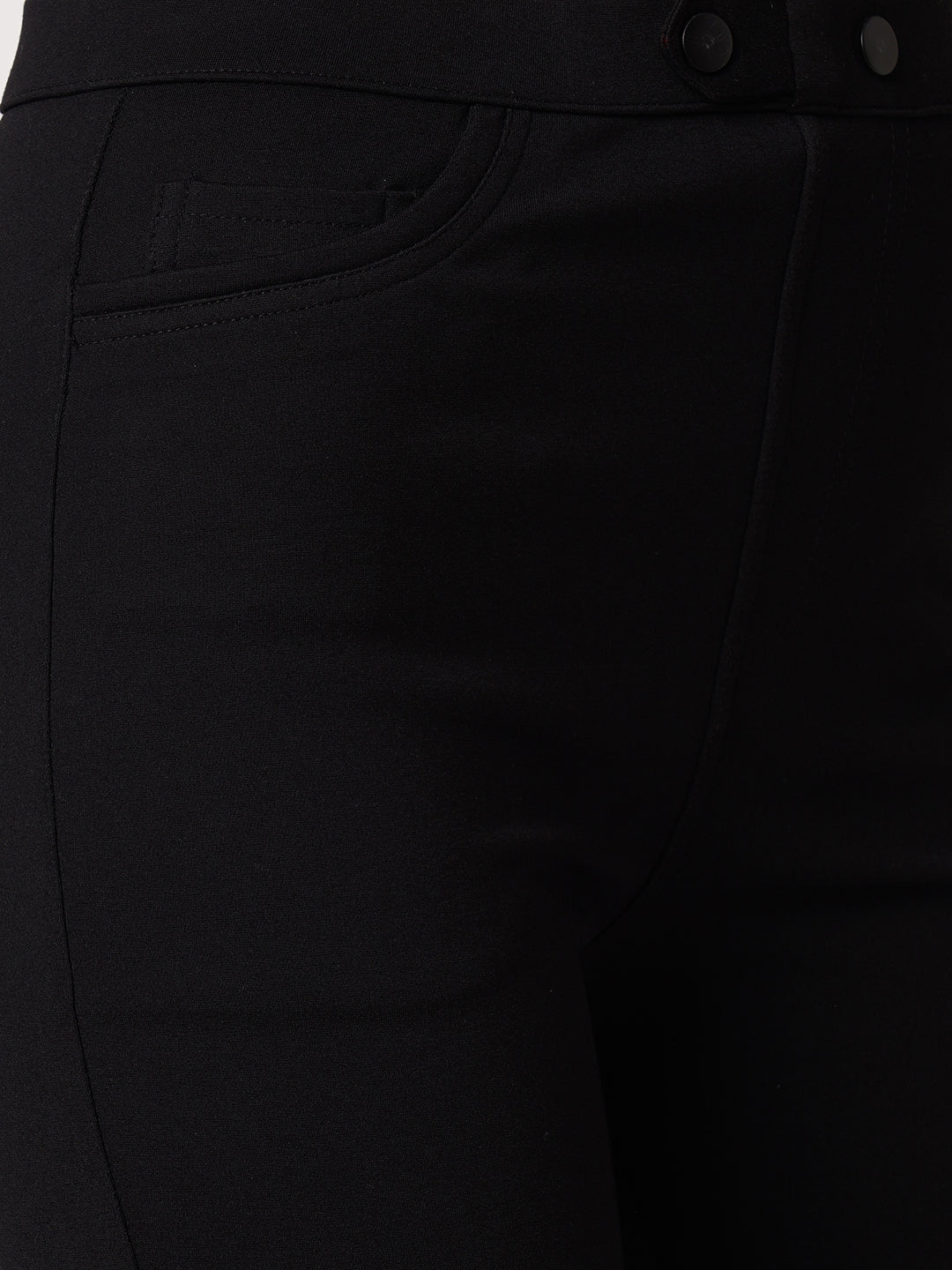 Women Black Straight Fit Treggings