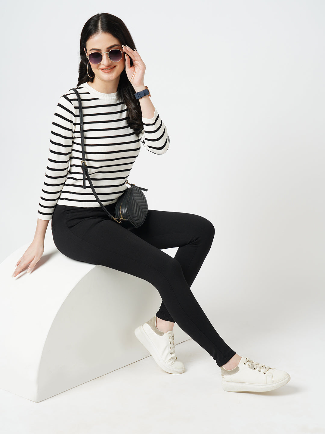 Women Black & White Slim Fit Flat Knit