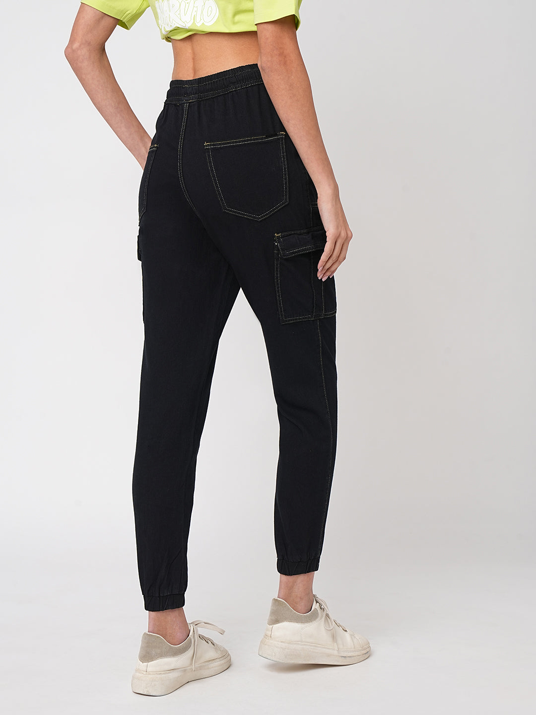 Women Black Mid-Rise Cargo Jogger