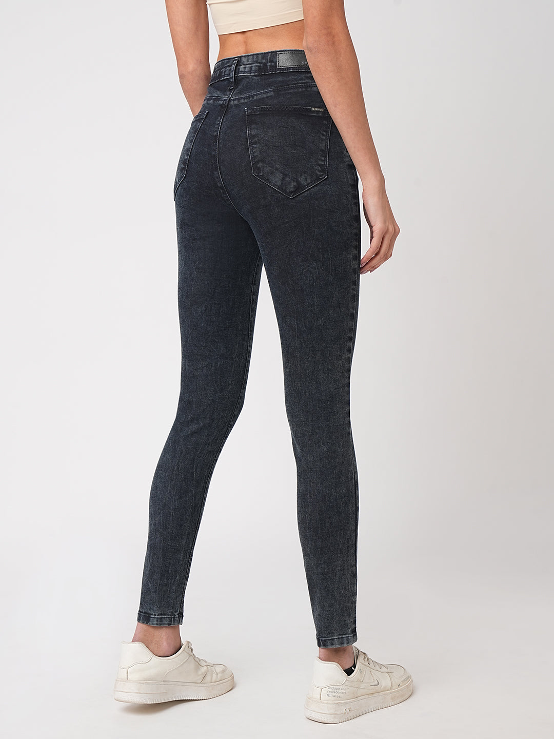 Women Carbon Black Mid-Rise Skinny Jeans