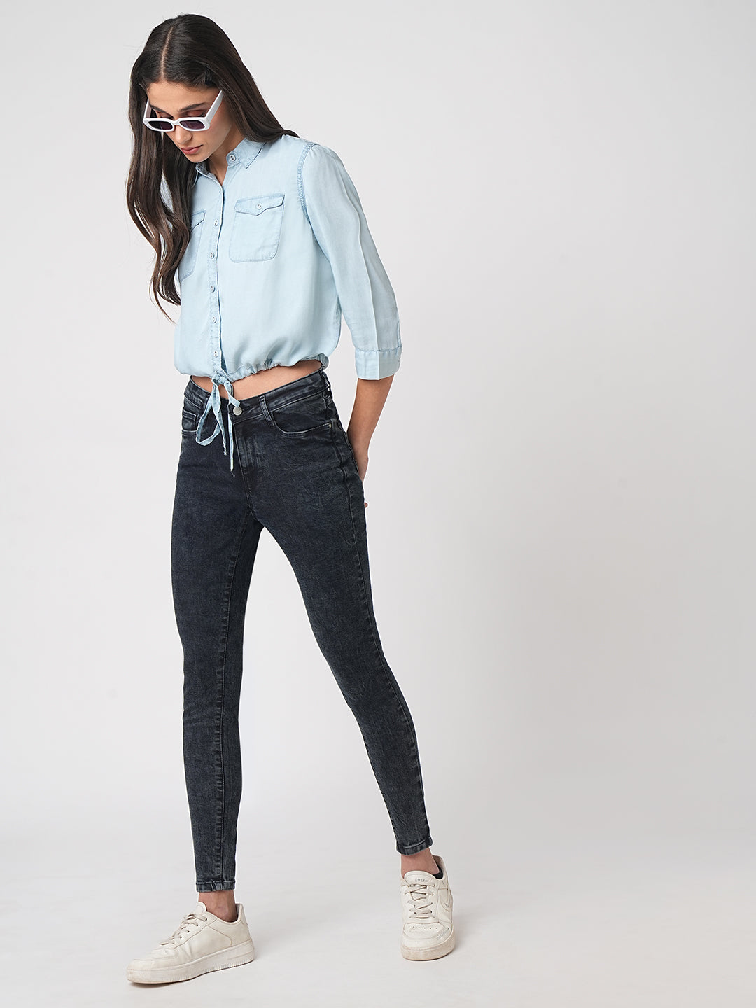 Women Carbon Black Mid-Rise Skinny Jeans
