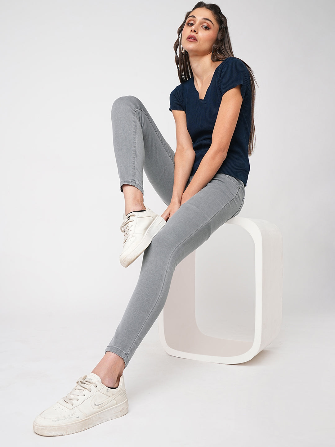 Women Grey Super High-Rise Super Skinny Jeans