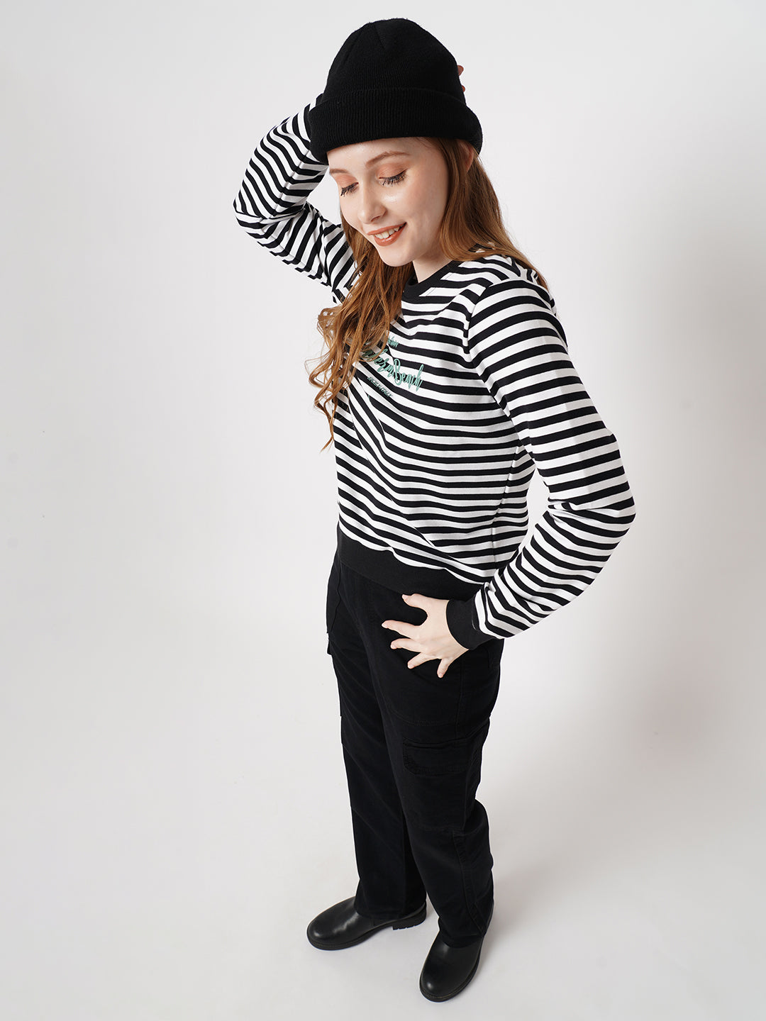 Women Black/White Slim Fit Sweatshirt