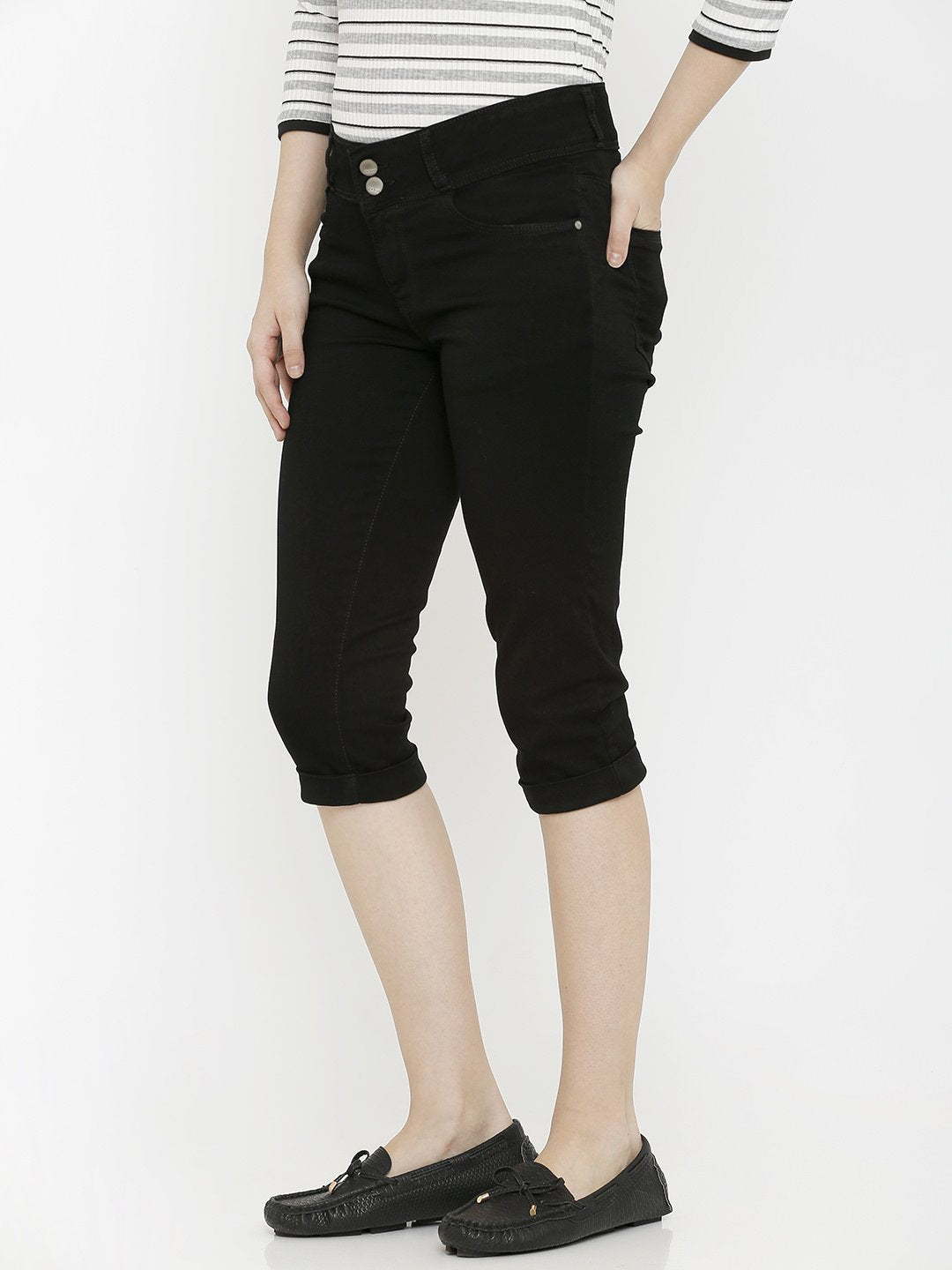Women Black Mid-Rise Slim Capri