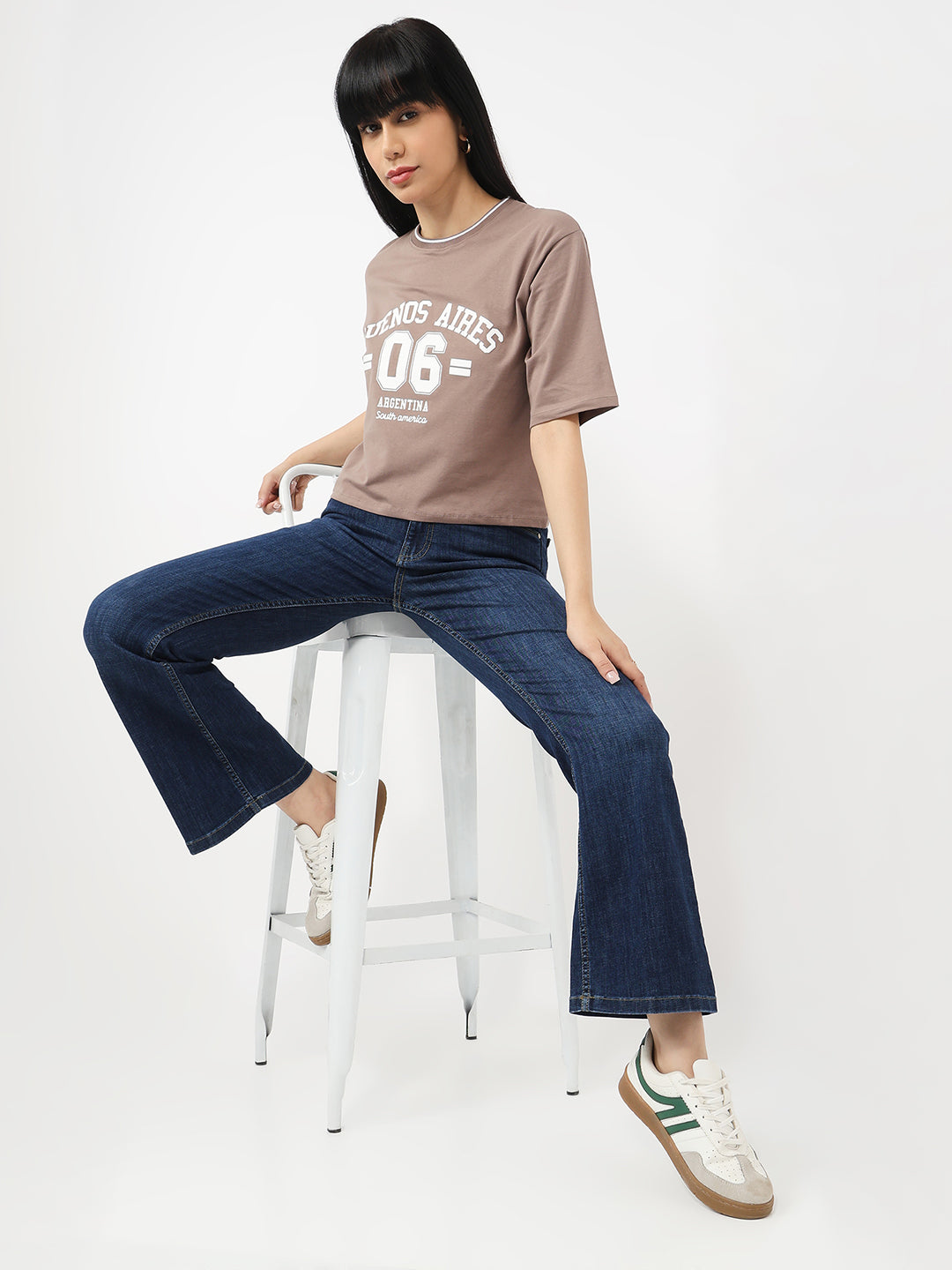 Women Oyster Graphic Crop Tees