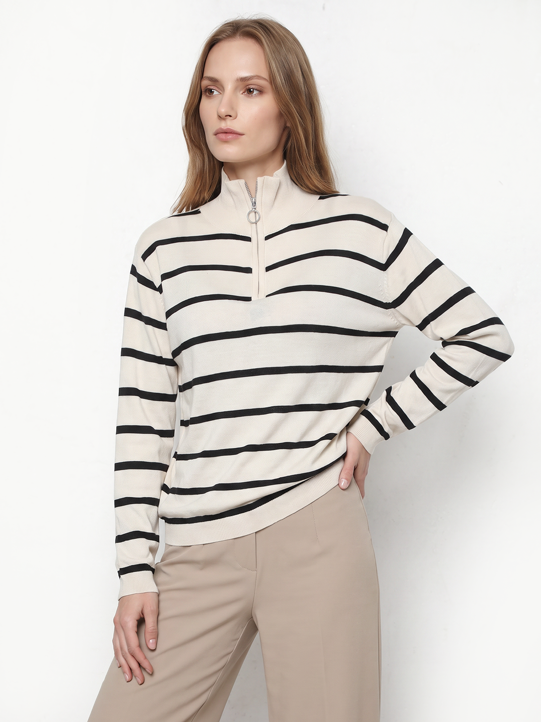 Women Ivory/Black Flat Knit