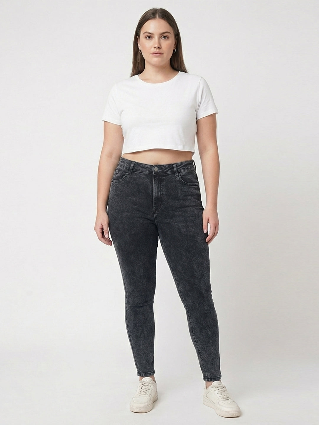 Women Carbon Black Mid-Rise Skinny Jeans