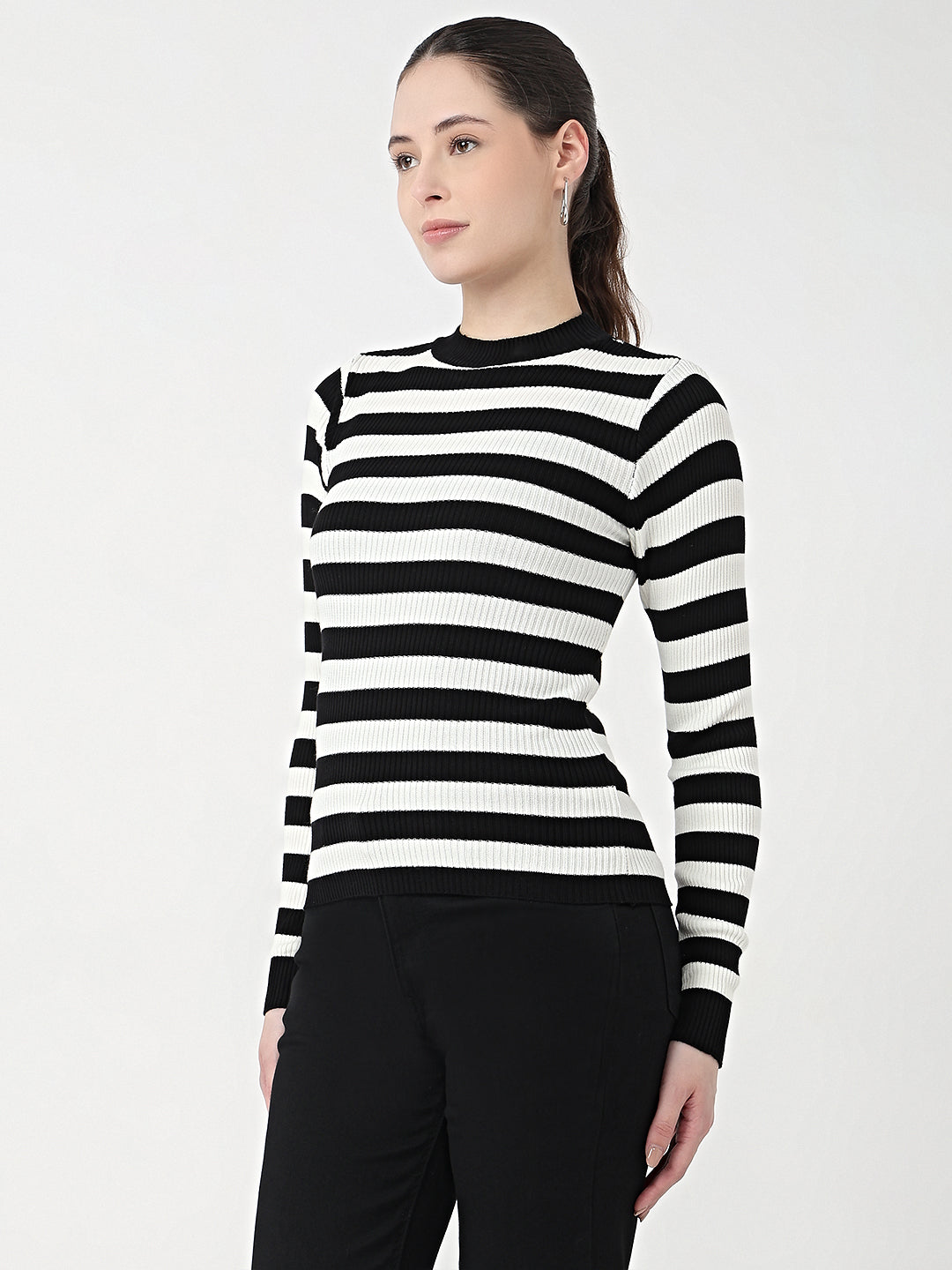 Women Black/Ivory Slim Fit Flat Knit