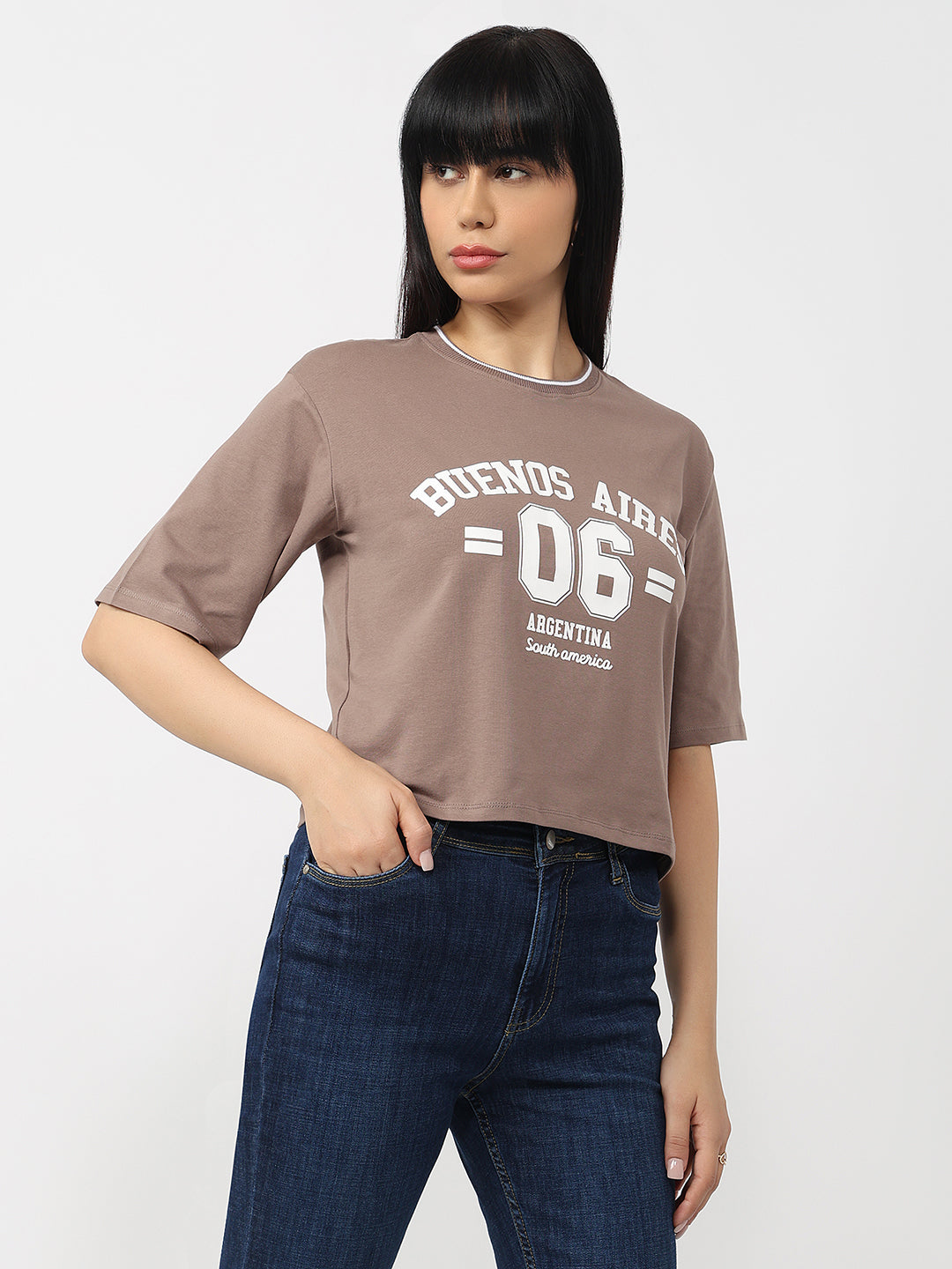 Women Oyster Graphic Crop Tees