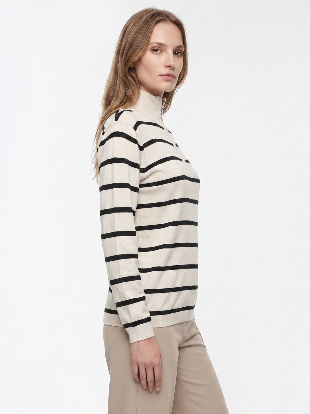 Women Ivory/Black Flat Knit