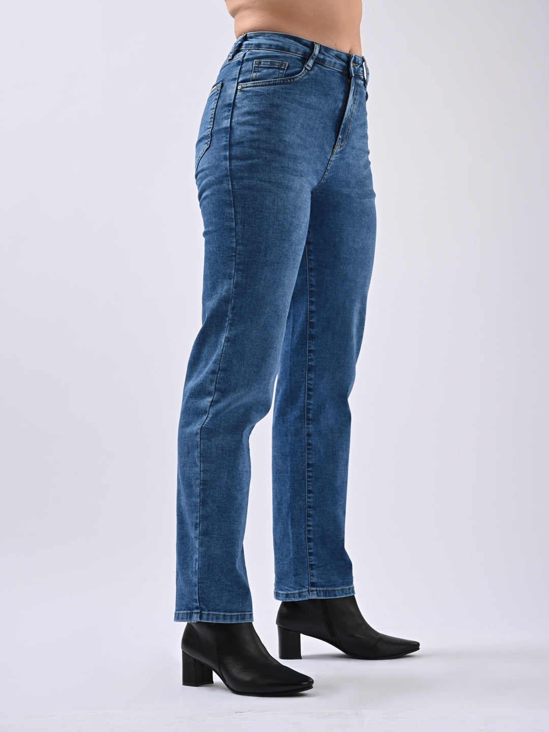 Women High Rise Relax Straight Fit Jeans