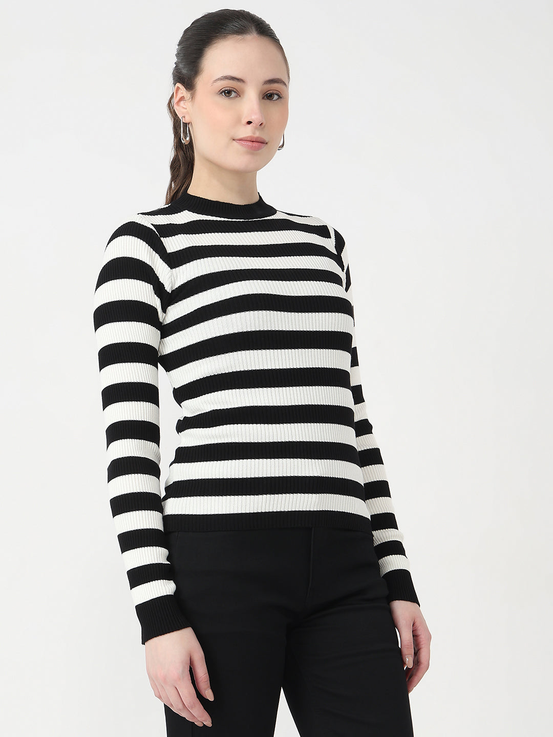 Women Black/Ivory Slim Fit Flat Knit