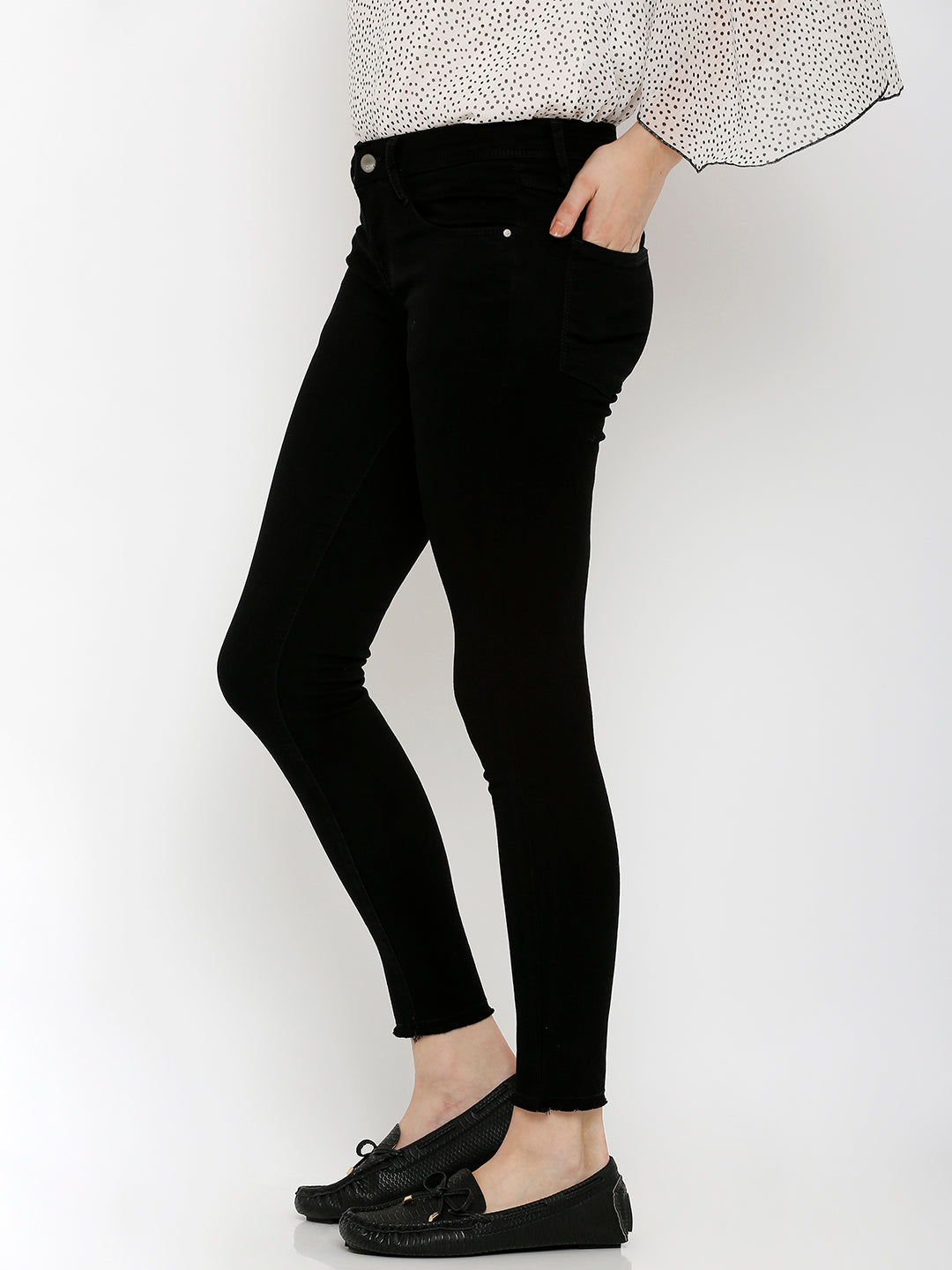 Women Black Mid-Rise Skinny Crop Length Jeans