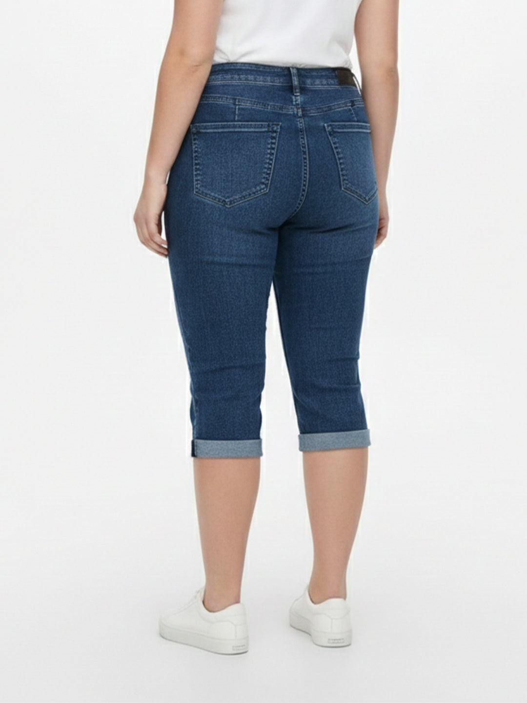 Women Mid-Rise Slim Fit Capri