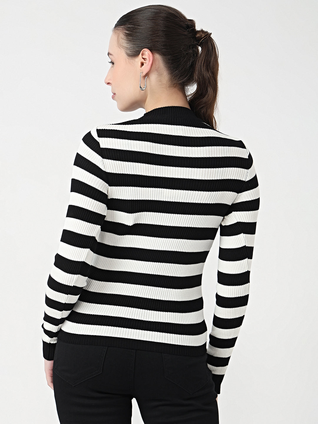 Women Black/Ivory Slim Fit Flat Knit