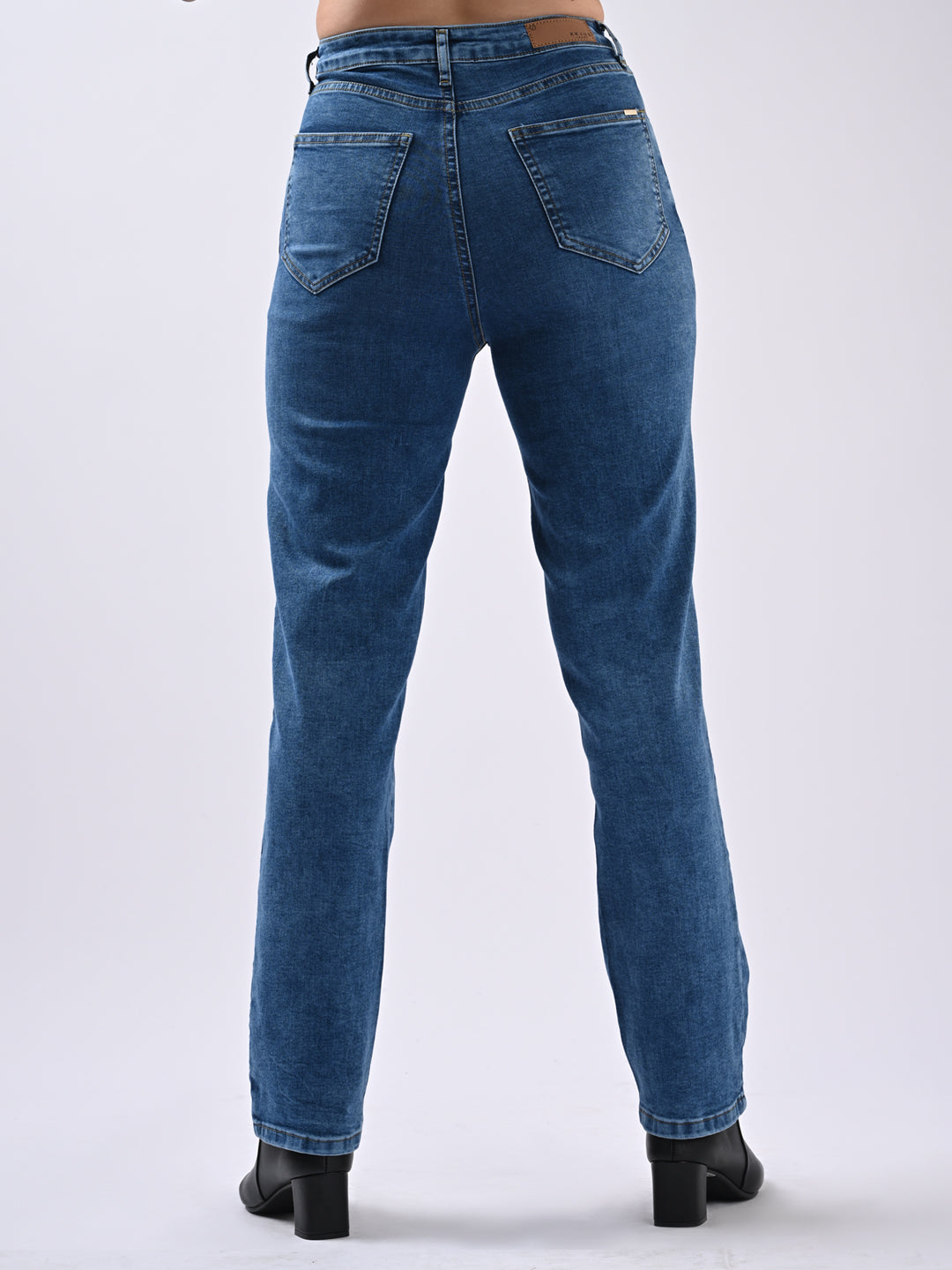Women High Rise Relax Straight Fit Jeans