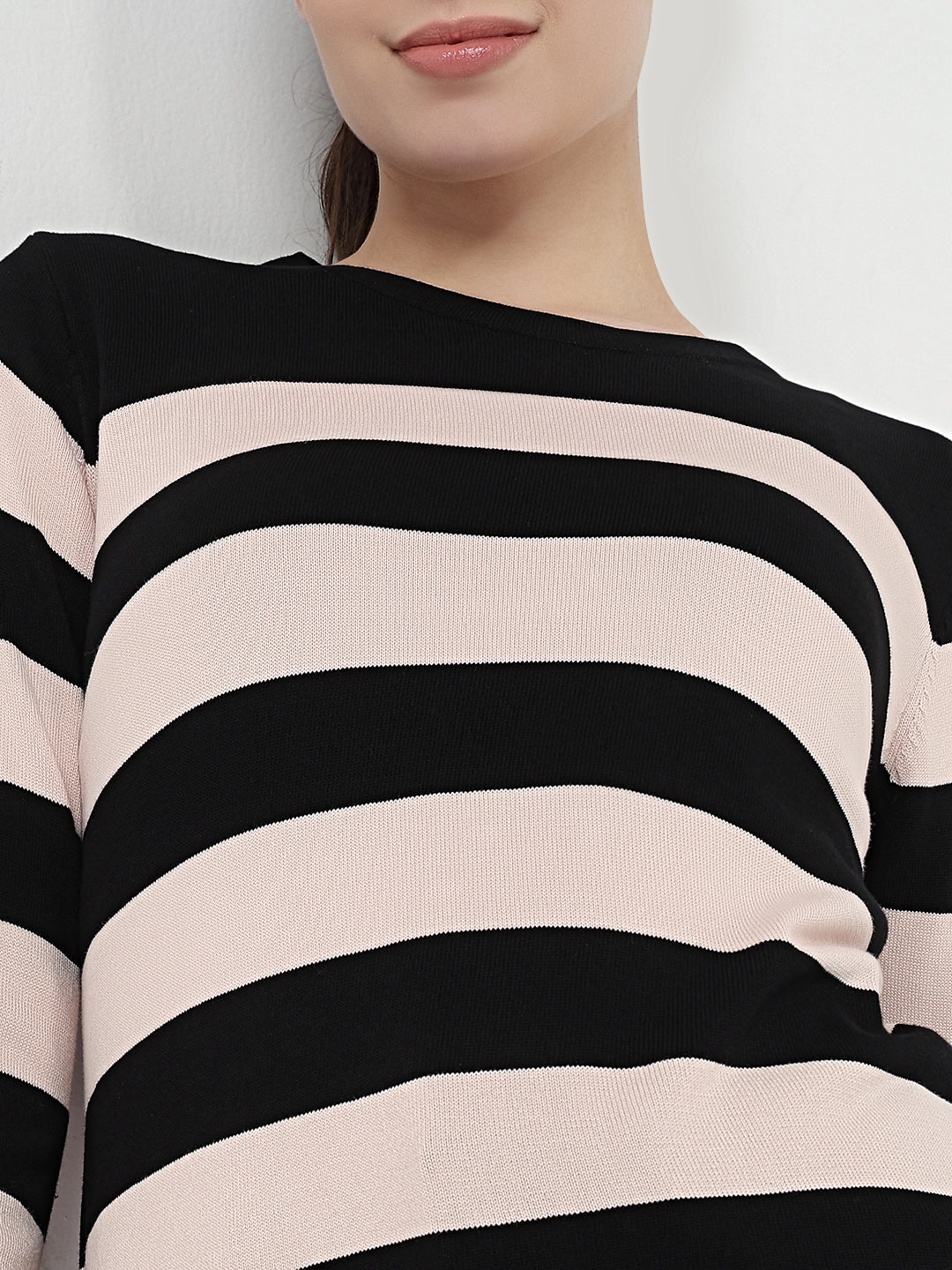 Women Black/Beige Slim Fit Flat Knit