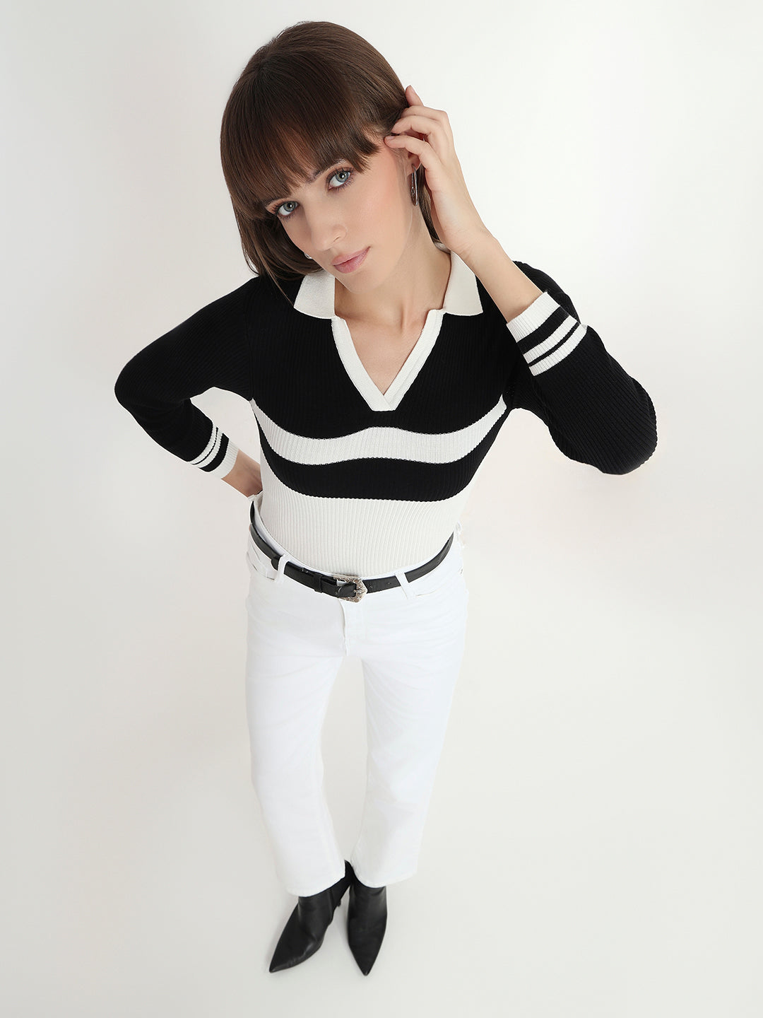 Women Black/White Slim Fit Flat Knit