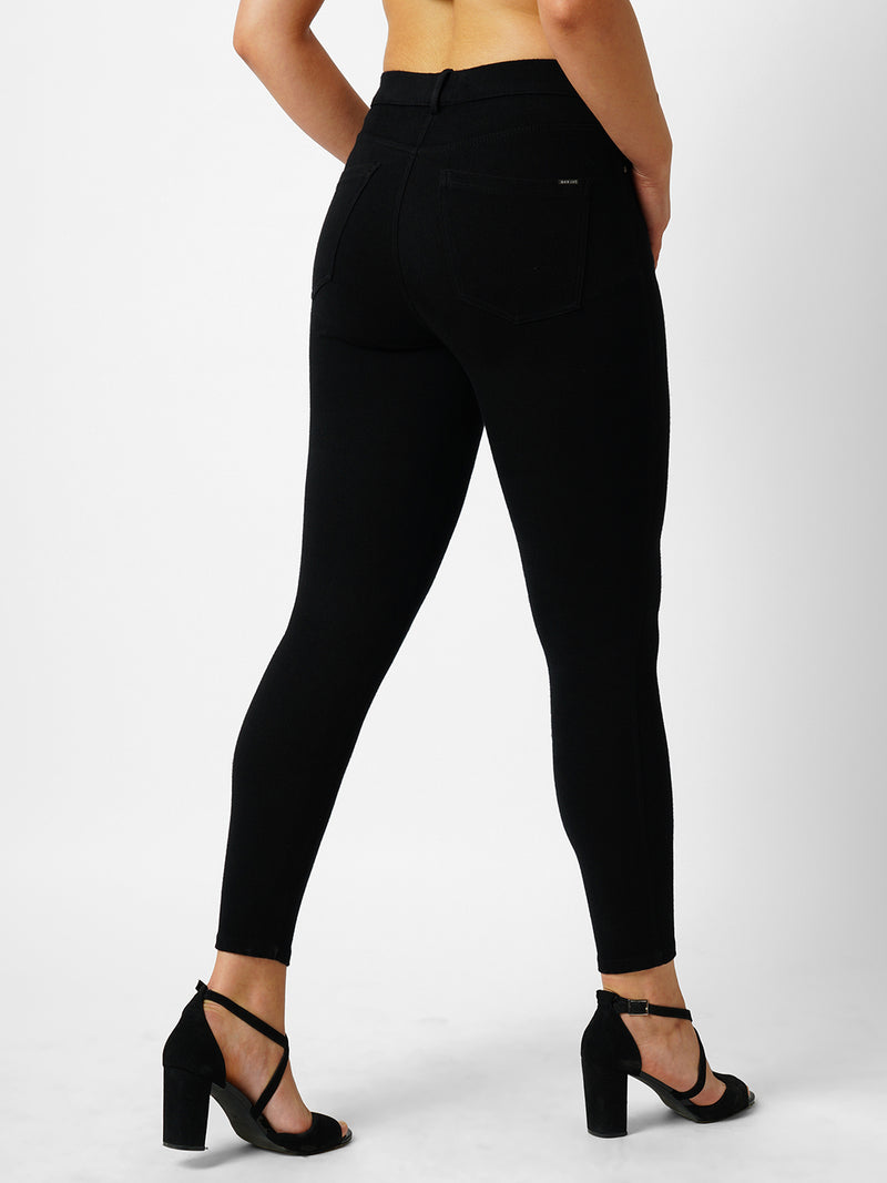 Women Black Solid Jeggings