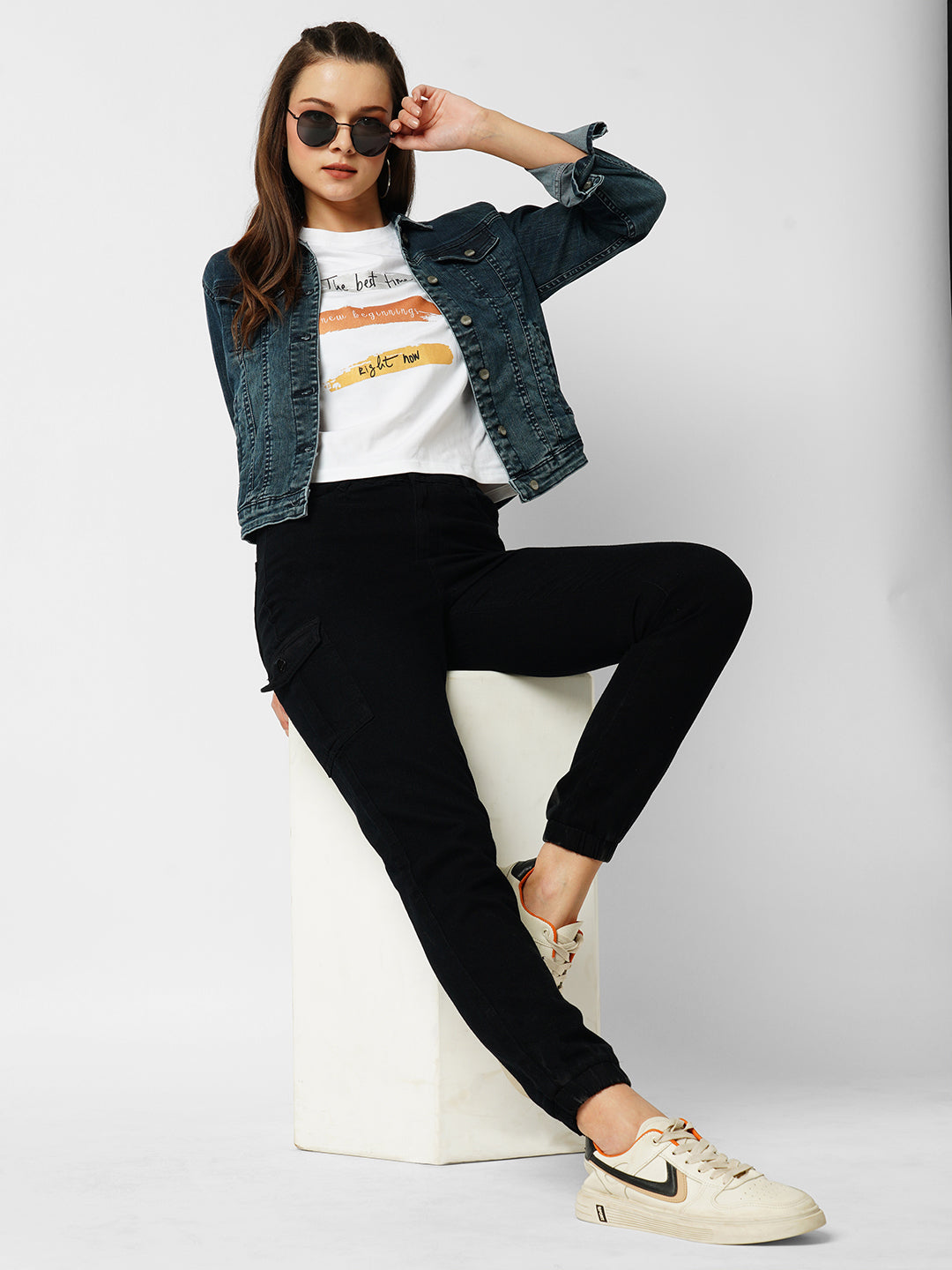 Women Black Mid-Rise Skinny Cargo