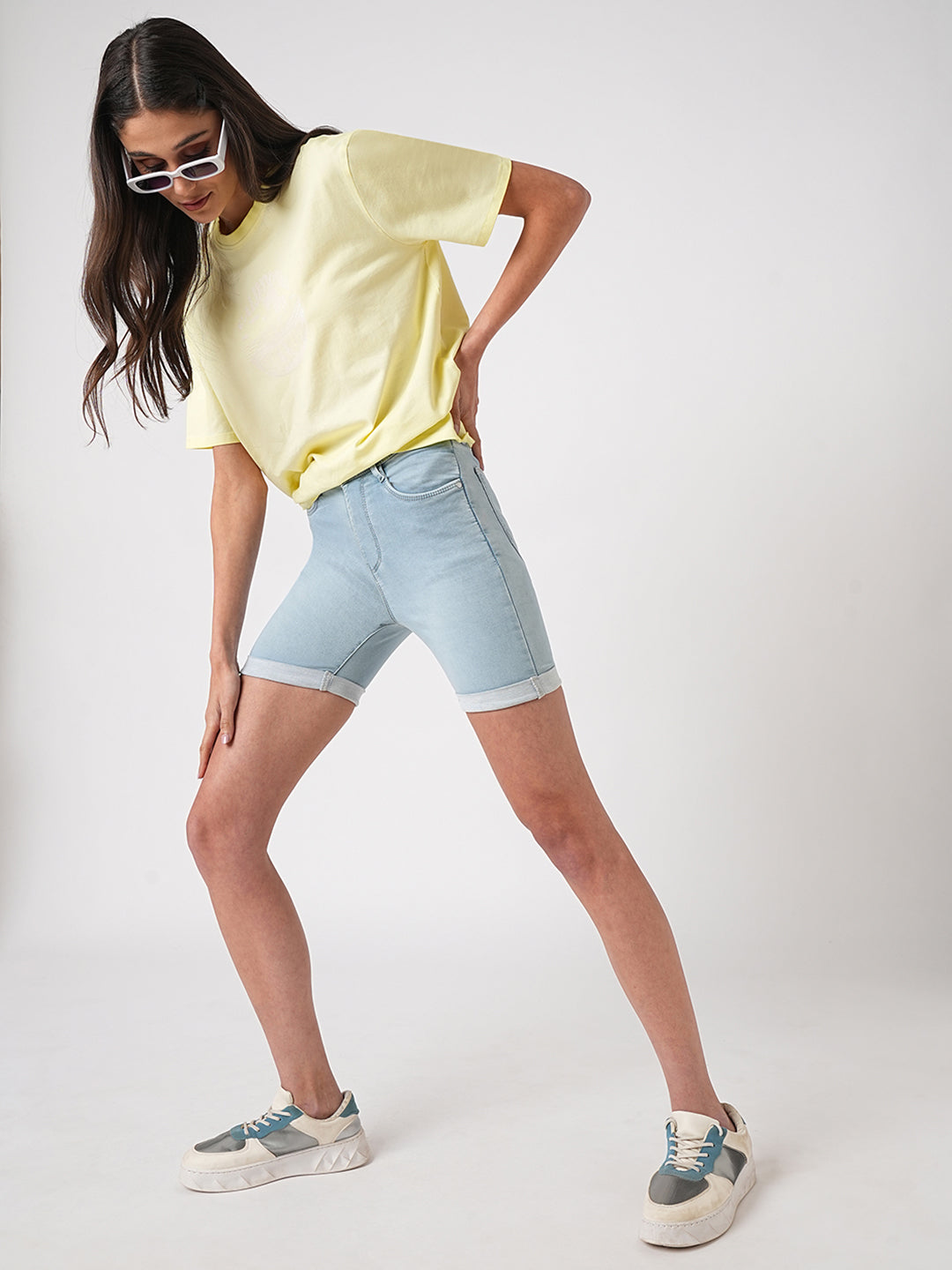 Women Light Blue Mid-Rise Capri