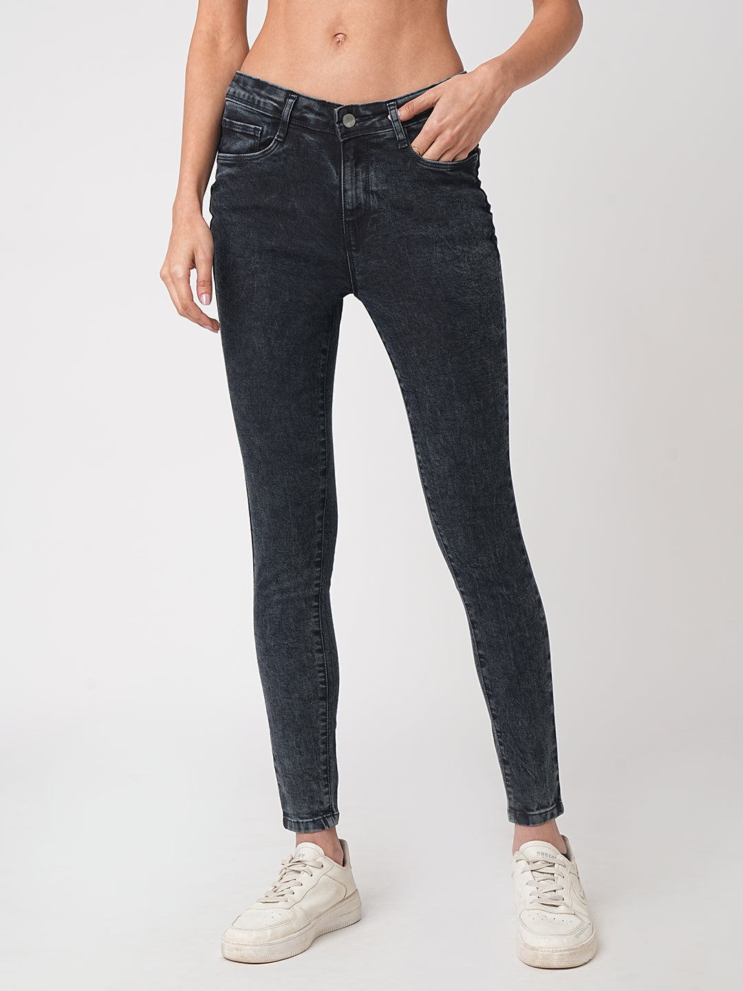 Women Carbon Black Mid-Rise Skinny Jeans