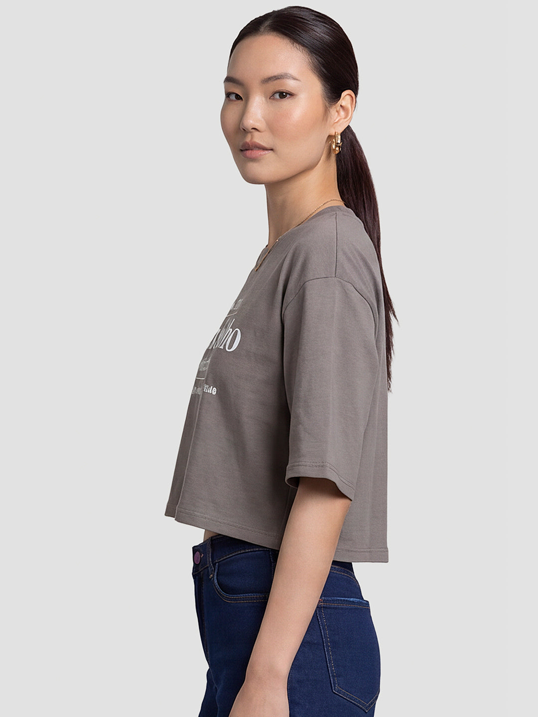 Women Oyester Graphic Crop T-Shirt